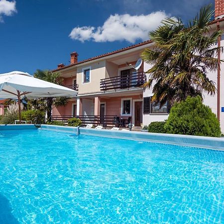 Family Friendly Apartments With A Swimming Pool Cepic, Central Istria - Sredisnja Istra - 11636 Zatka Cepic Εξωτερικό φωτογραφία