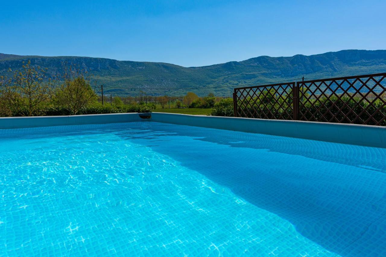 Family Friendly Apartments With A Swimming Pool Cepic, Central Istria - Sredisnja Istra - 11636 Zatka Cepic Εξωτερικό φωτογραφία