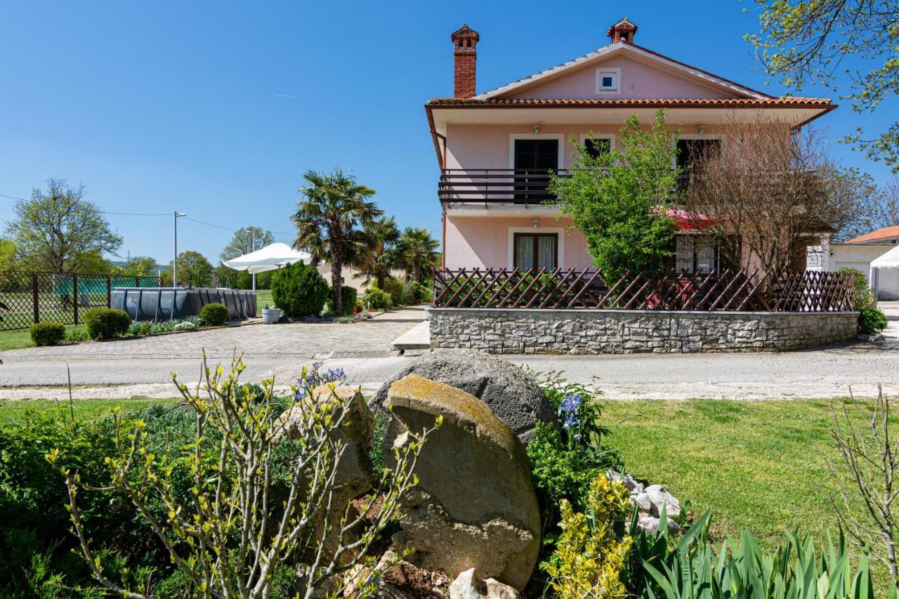 Family Friendly Apartments With A Swimming Pool Cepic, Central Istria - Sredisnja Istra - 11636 Zatka Cepic Εξωτερικό φωτογραφία