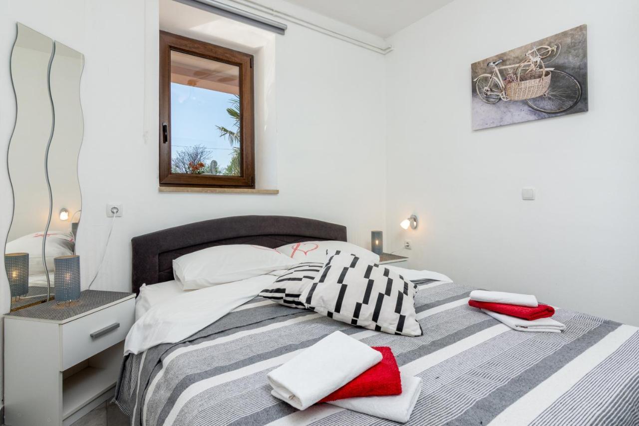 Family Friendly Apartments With A Swimming Pool Cepic, Central Istria - Sredisnja Istra - 11636 Zatka Cepic Εξωτερικό φωτογραφία