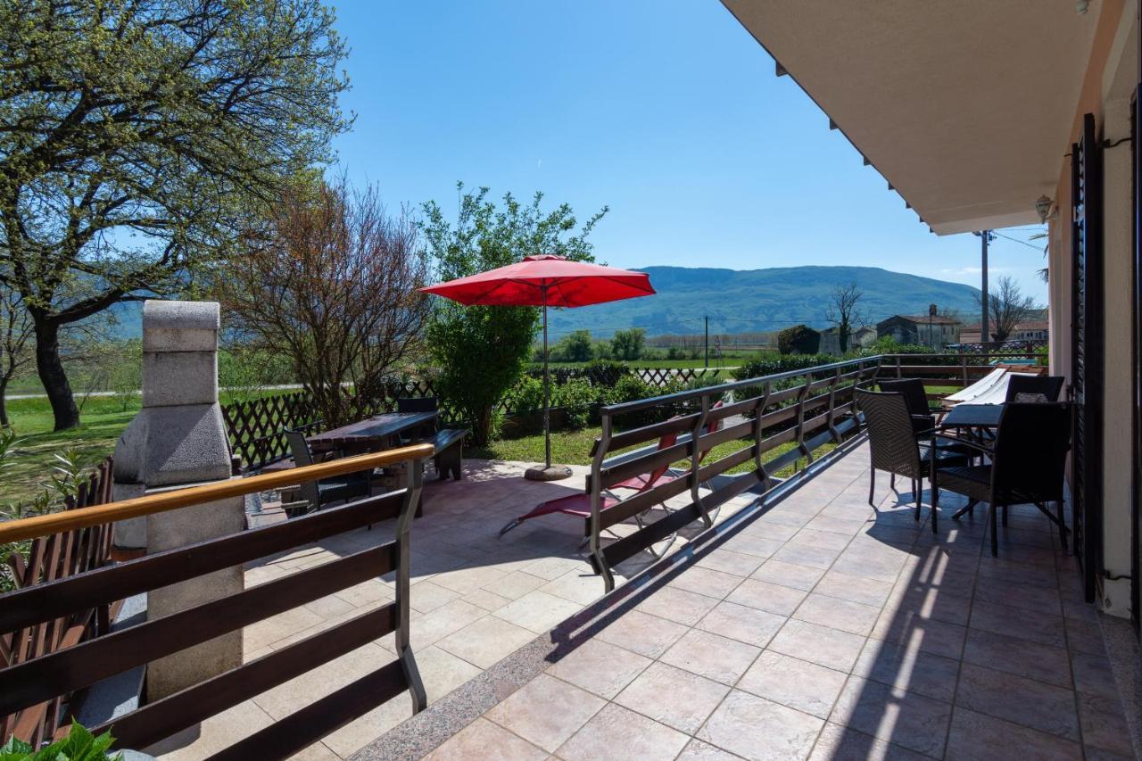 Family Friendly Apartments With A Swimming Pool Cepic, Central Istria - Sredisnja Istra - 11636 Zatka Cepic Εξωτερικό φωτογραφία